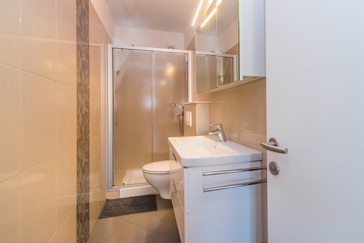 Apartment Lili Poreč Buitenkant foto